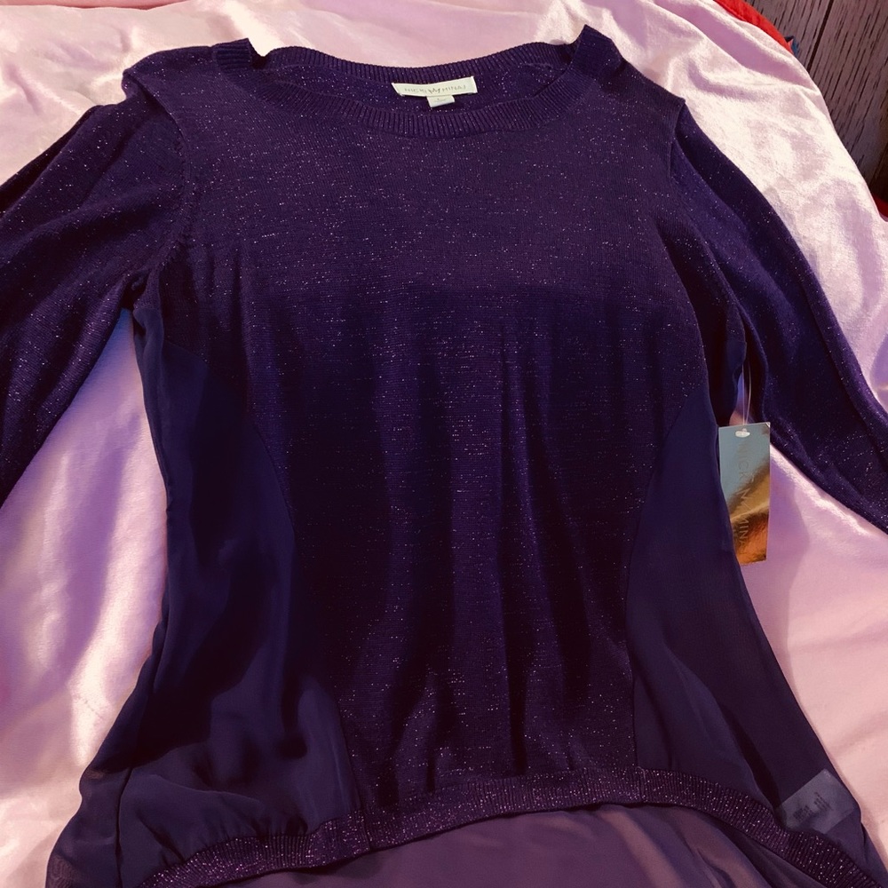 Nicki Minaj 3/4 sleeve light sweater